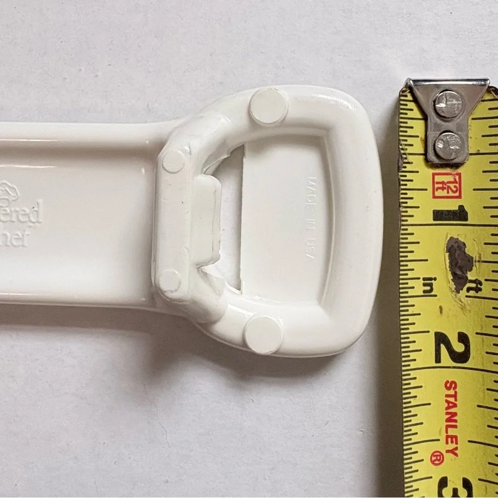 The Pampered Chef Magnetic Easy Opener for Bottles Cans Tabs